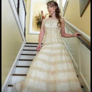Wedding gown